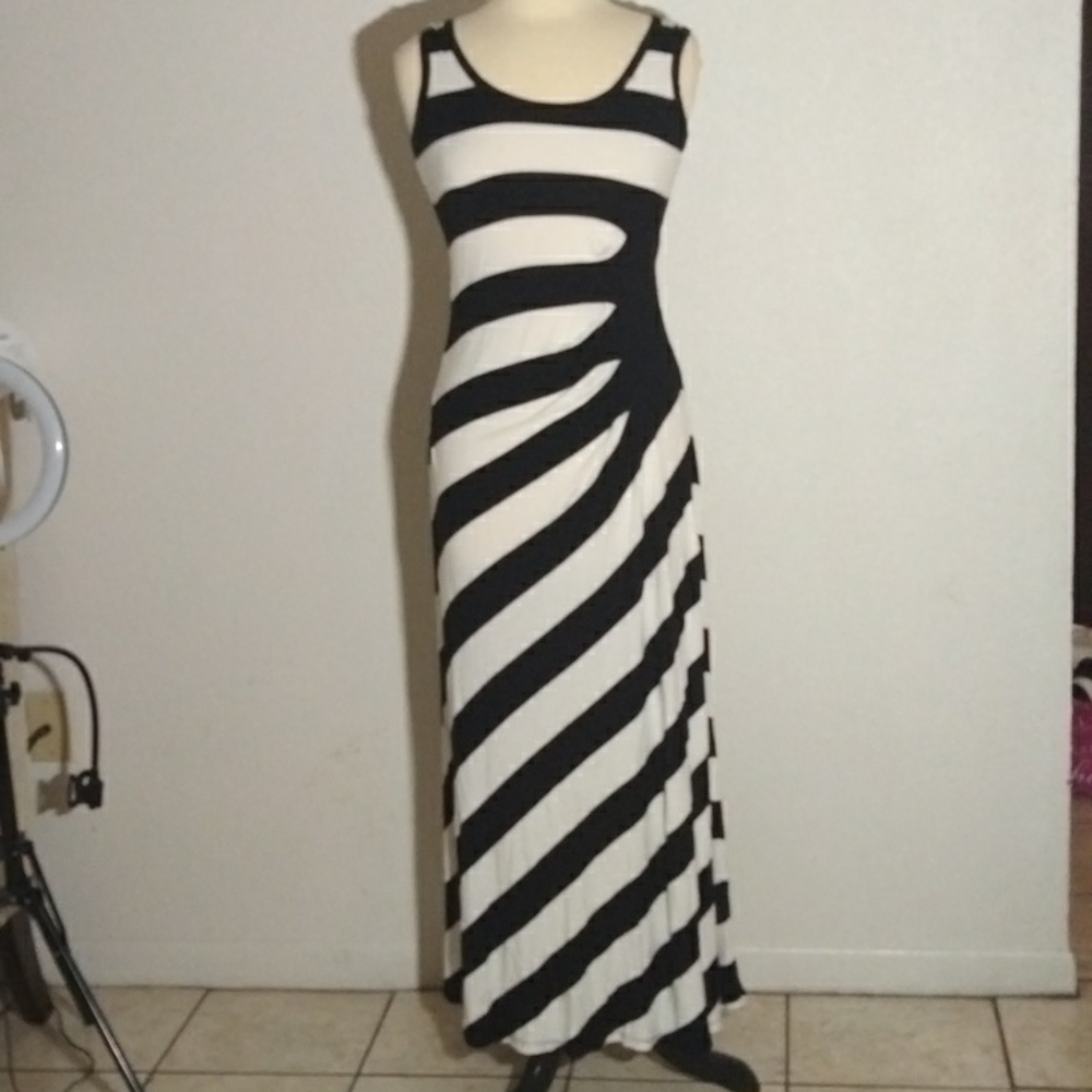 Maxi black and white Calvin Klein dress  1sise straight